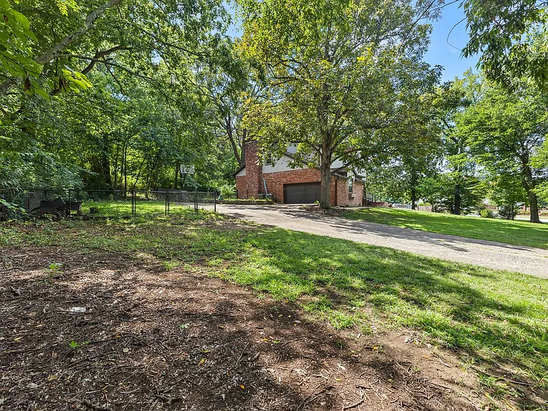 2825 E Inwood Ln — Photo 25