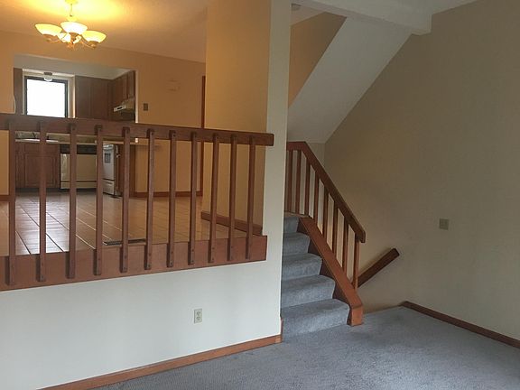 4th image of 426 Farmington Ave APT E3