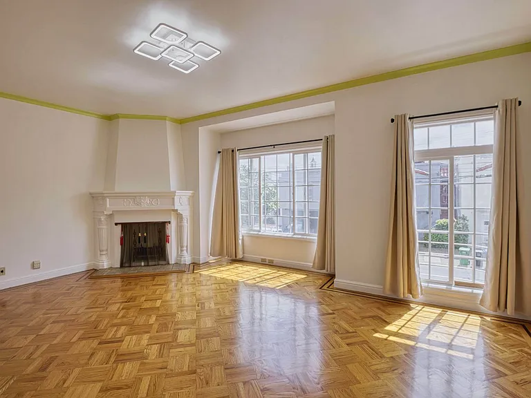 1676 Cayuga Ave — Photo 5