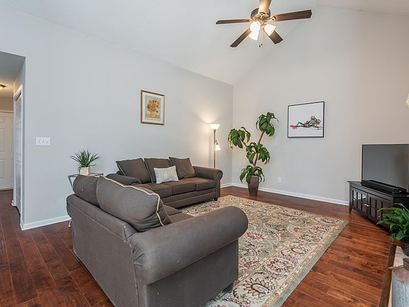 5th image of 3942 Valley Creek Way