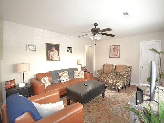2nd image of 1006 Avenue F SE