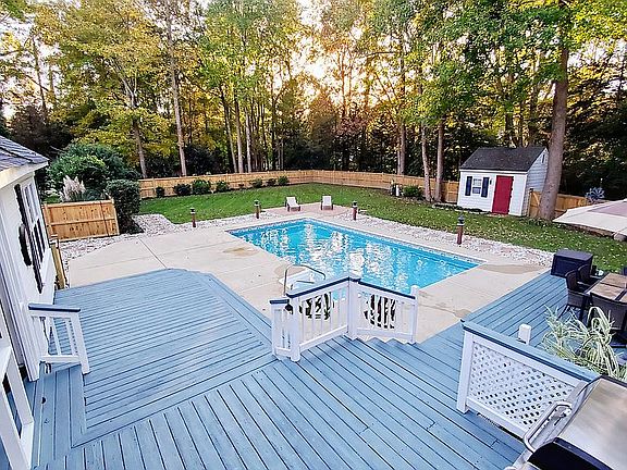 3rd image of 303 Winterberry Ln