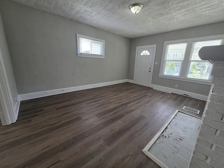826 Leona Ave — Photo 12