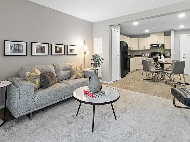 680 Belmont St SW — Photo 4