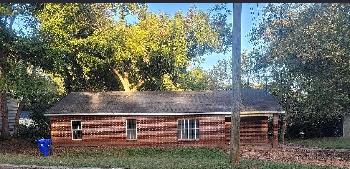 4 bed, 1500 sqft, $2,100 — Photo 1