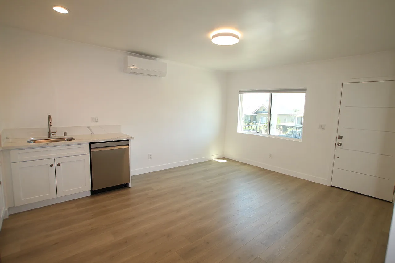 2 bed, 875 sqft, $2,375 — Photo 3
