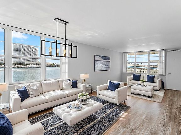 2nd image of 2016 Bay Dr APT 208