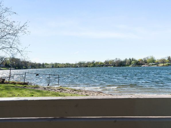 5874 Thornaby Dr, Waterford, MI 48329