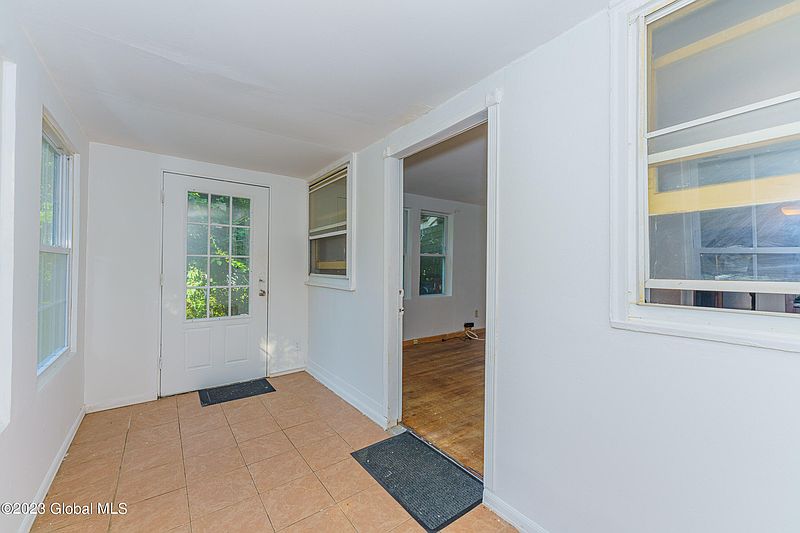 4th image of 801 marion Avenue