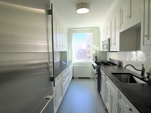 5th image of 250 E 65th St APT 12G