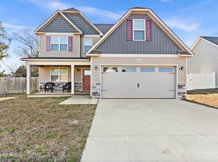 305 Vintage Ct, Hubert, NC 28539