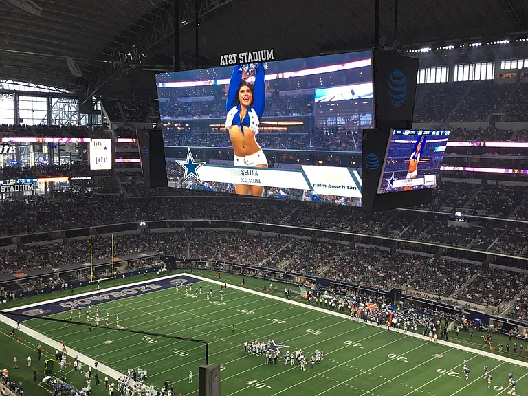 2.5 miles to AT&T Stadium! Ride anywhere in Arlington for 
$5 or less with VIA Transport