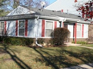 271 Fern Dr, Elk Grove Village, IL 60007