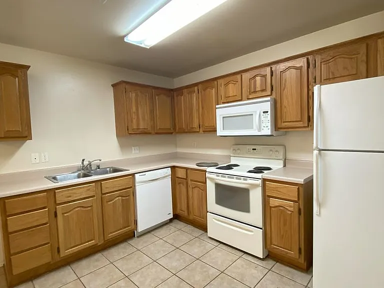 108 Poplar St — Photo 4
