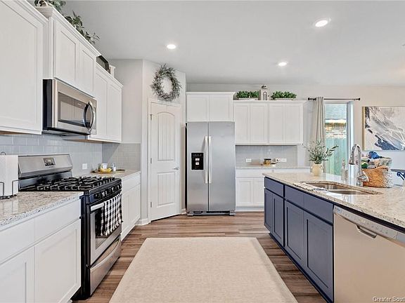 5th image of 339 Oak Hampton Dr