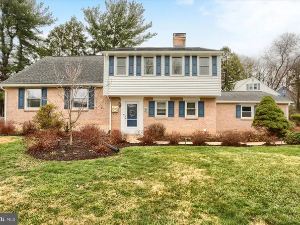 409 Blacklatch Ln, Camp Hill, PA 17011