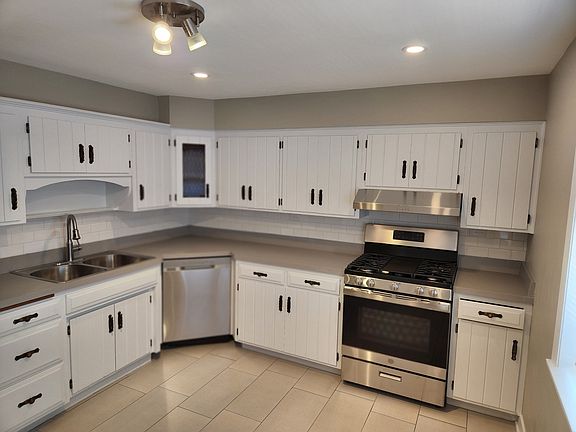 5th image of 4572 N Milwaukee Ave APT 3G