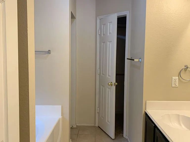 208 N Rolling Meadows Dr — Photo 16