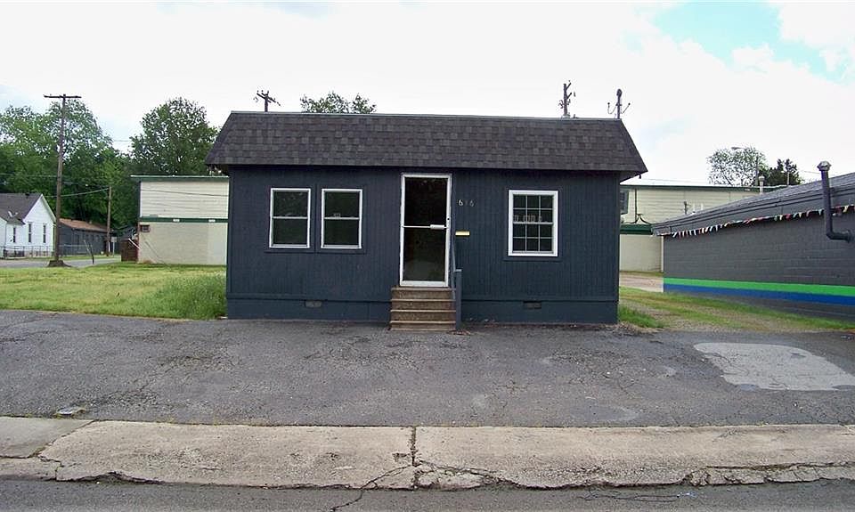2nd image of 622 N 10th St