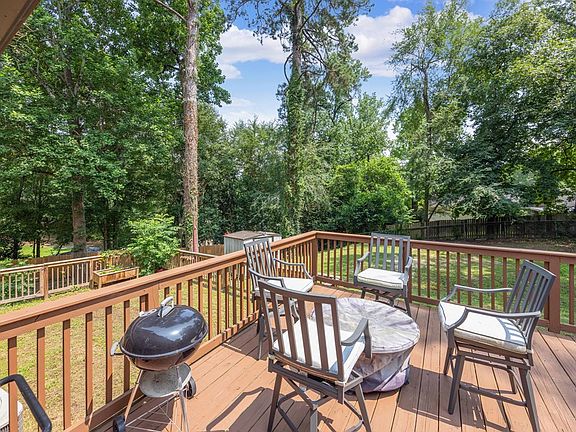 2nd image of 3838 Lyn Dr