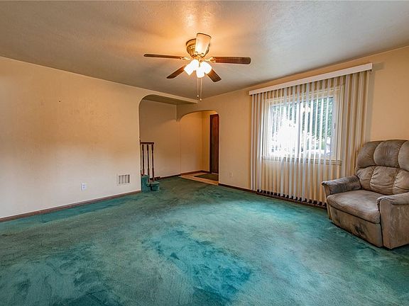 5th image of 6 Montraver Dr