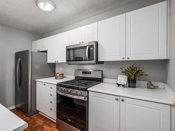 5th image of 4680 Athalia Dr