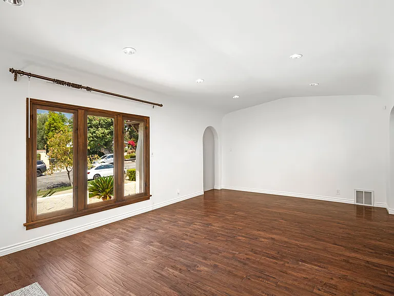1560 Ridgeway Dr — Photo 5