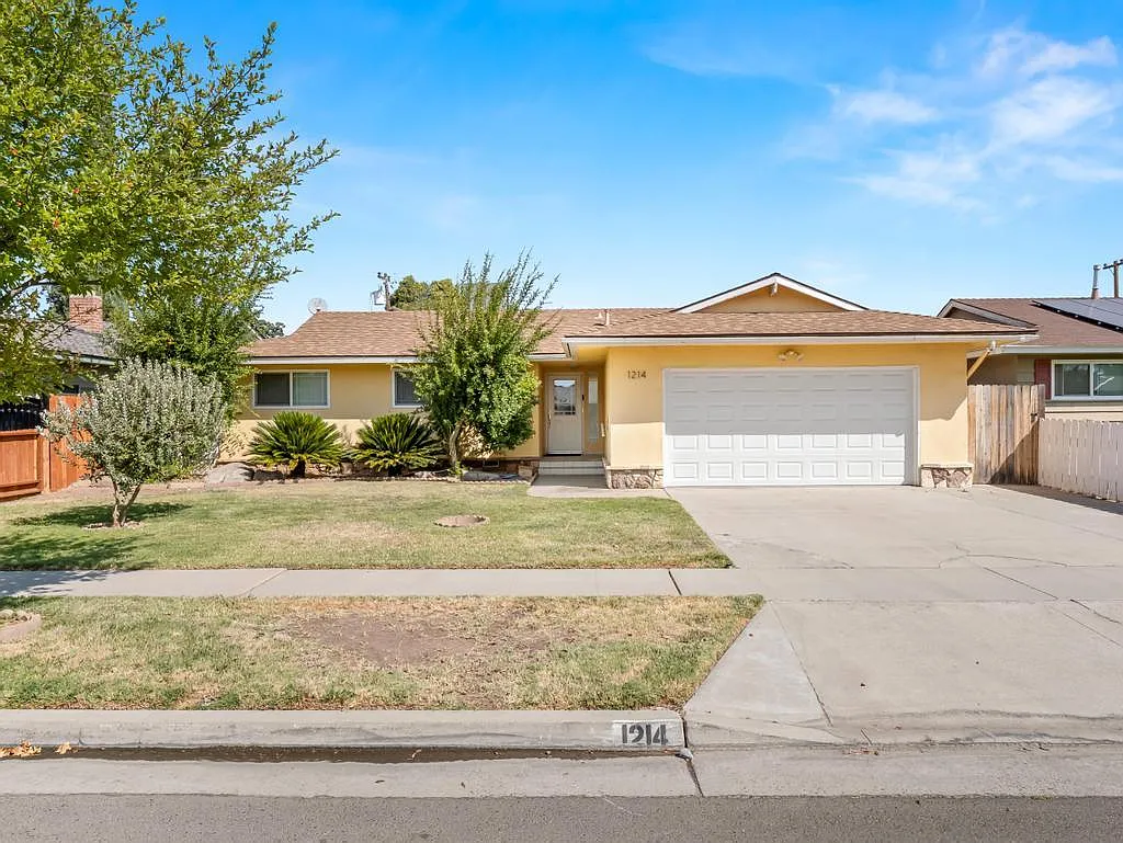 1214 E San Ramon Ave photo 1
