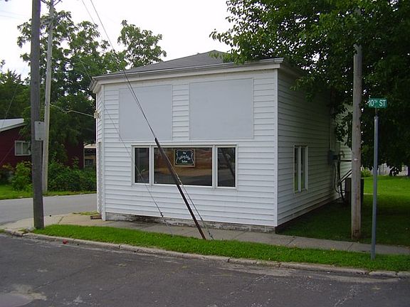 2nd image of 924 Washington St