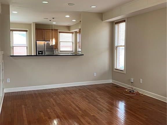 4th image of 1548 N College Ave
