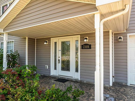 4th image of 208 Townhouse Dr