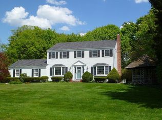 7 Saltmeadow Ct, Bayport, NY