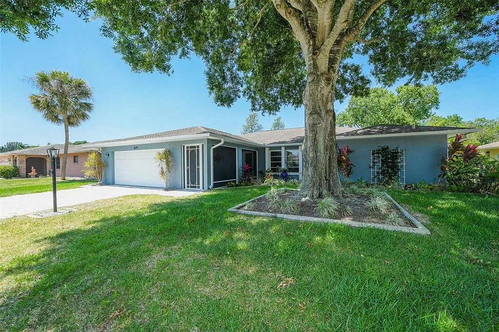 3 bed, 2.0 bath, 2270 sqft, $2,500 — Photo 2