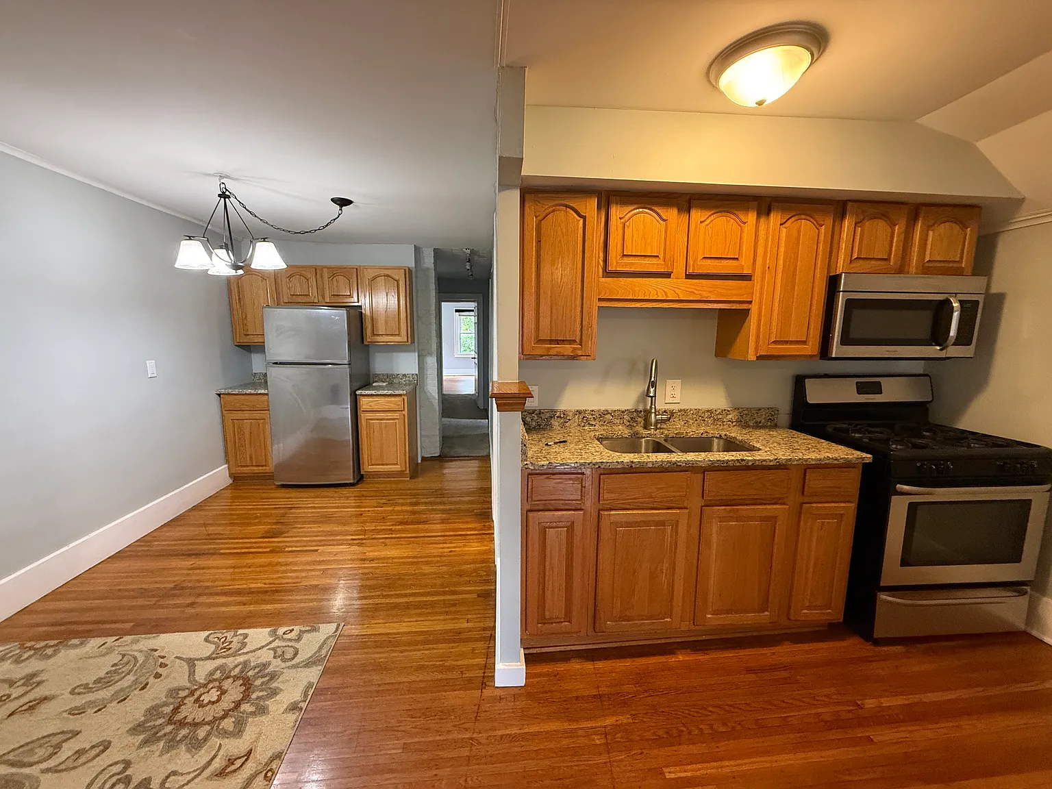 2 bed, 1200 sqft, $1,800 — Photo 2