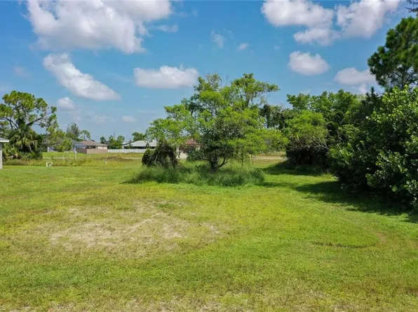 2215 NE 34th LN, CAPE CORAL, FL 33909