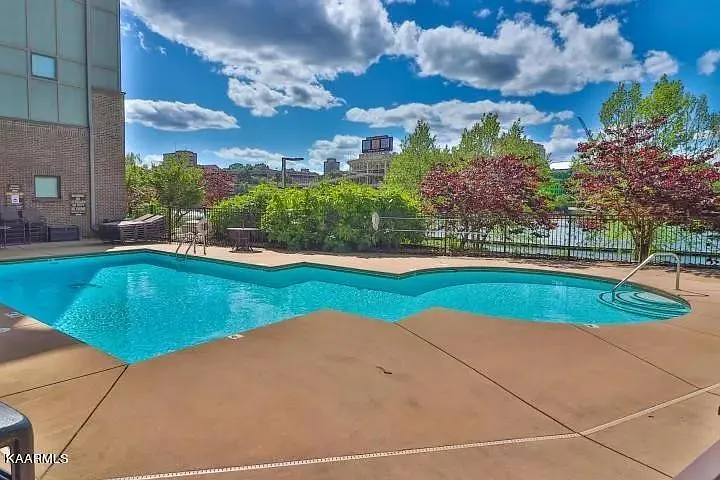 445 W Blount Ave #415 — Photo 17