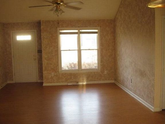 4th image of 522 Crawford St