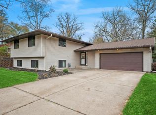 133 Greenwood St, Mahtomedi, MN 55115