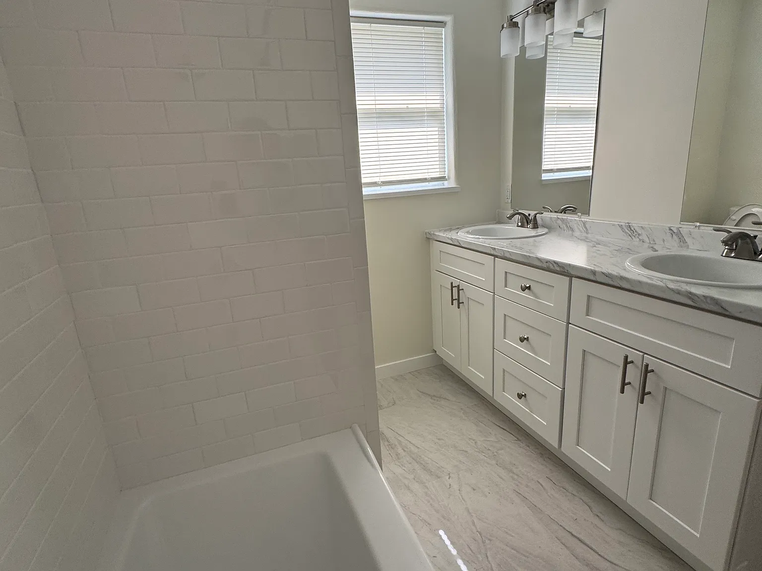 3 bed, 1200 sqft, $3,200 — Photo 4