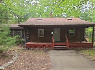 135 Kathryn St, Shohola, PA 18458