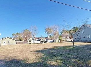 23 Rosedale Dr, Chincoteague Island, VA 23336
