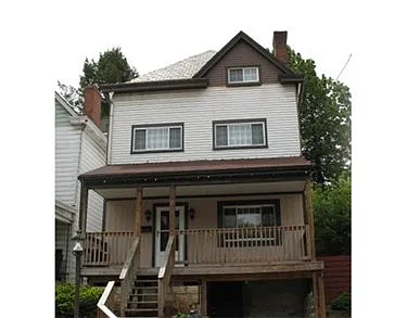 712 Center Ave photo 1