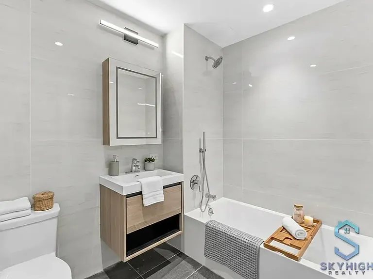 165 Crown St #3R — Photo 4