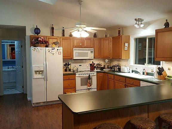 3rd image of 728 Apple Blossom Ln