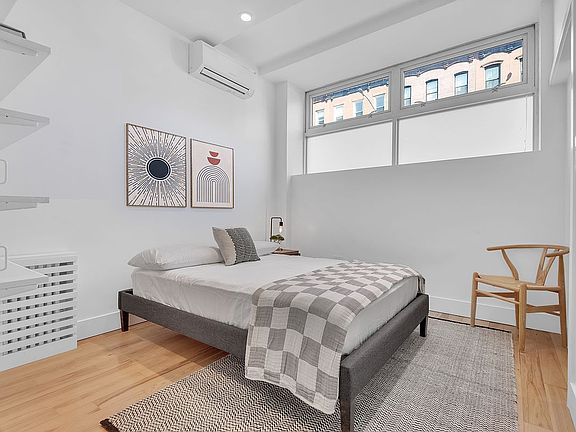 5th image of 512 Henry St APT 1