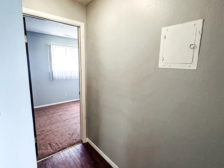1627 W Maple St — Photo 3