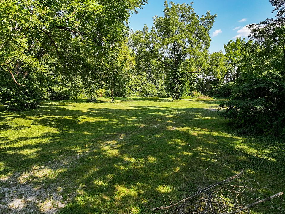 2nd image of 1950 Edgeworth Dr