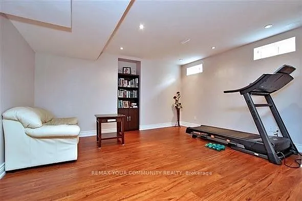 33 Golden Oak Ave — Photo 19