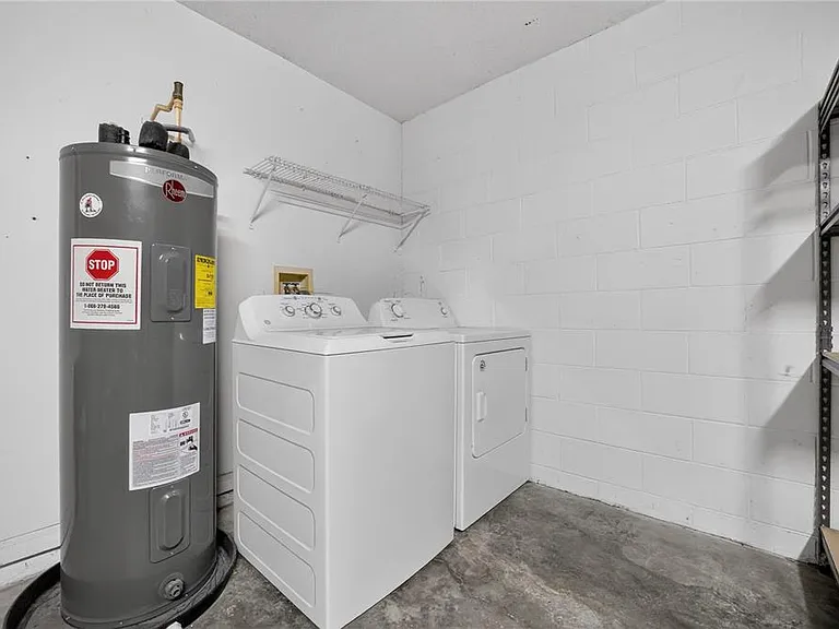 10748 Siena Dr — Photo 31