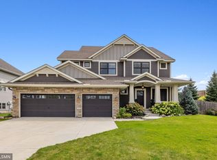 315 Preserve Ct, Chanhassen, MN 55317